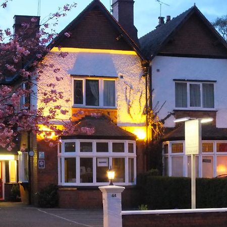 Chester House Guest House Exteriér fotografie The former station building, now a private house