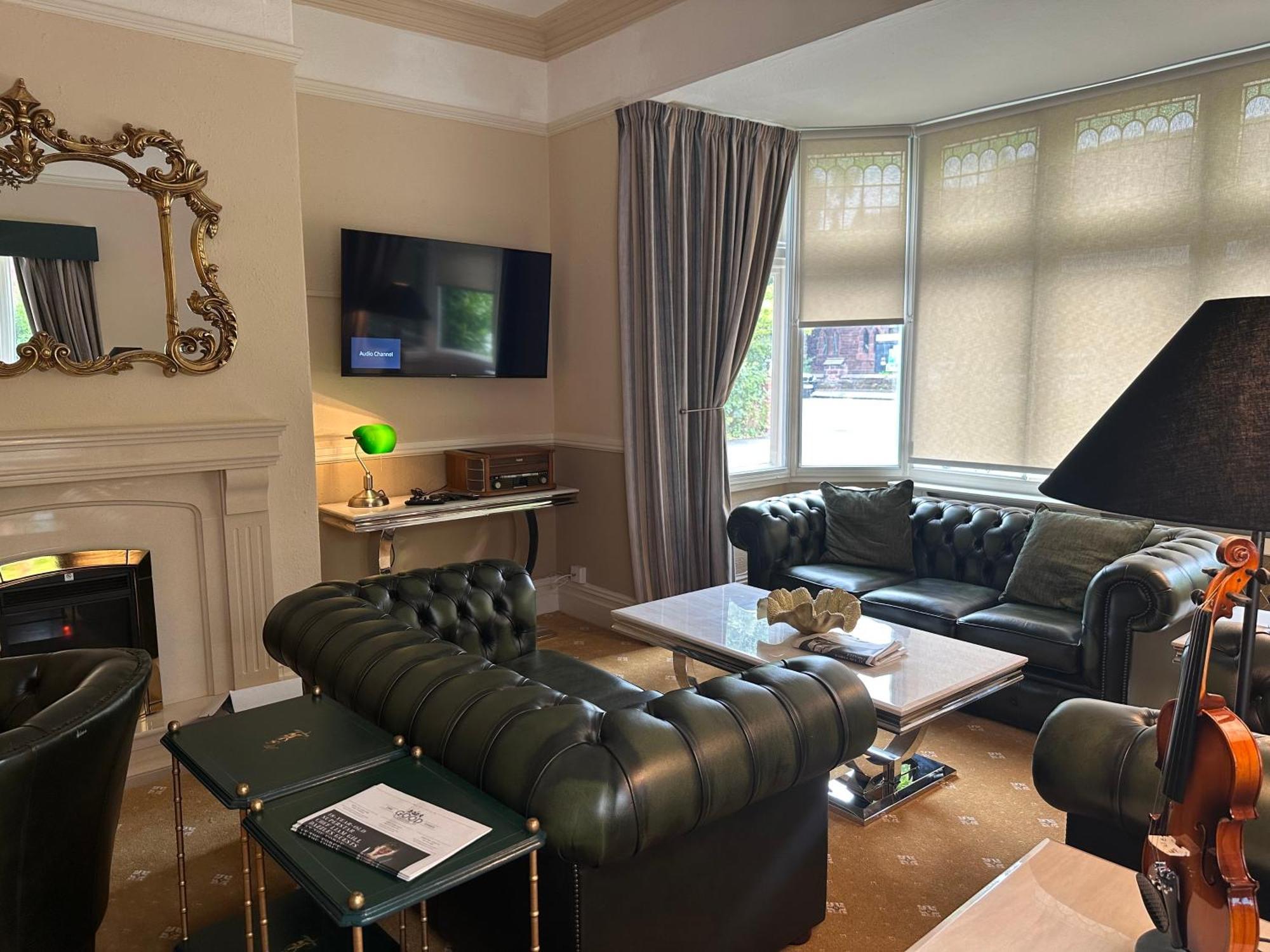 Chester House Guest House Exteriér fotografie The living room at the house