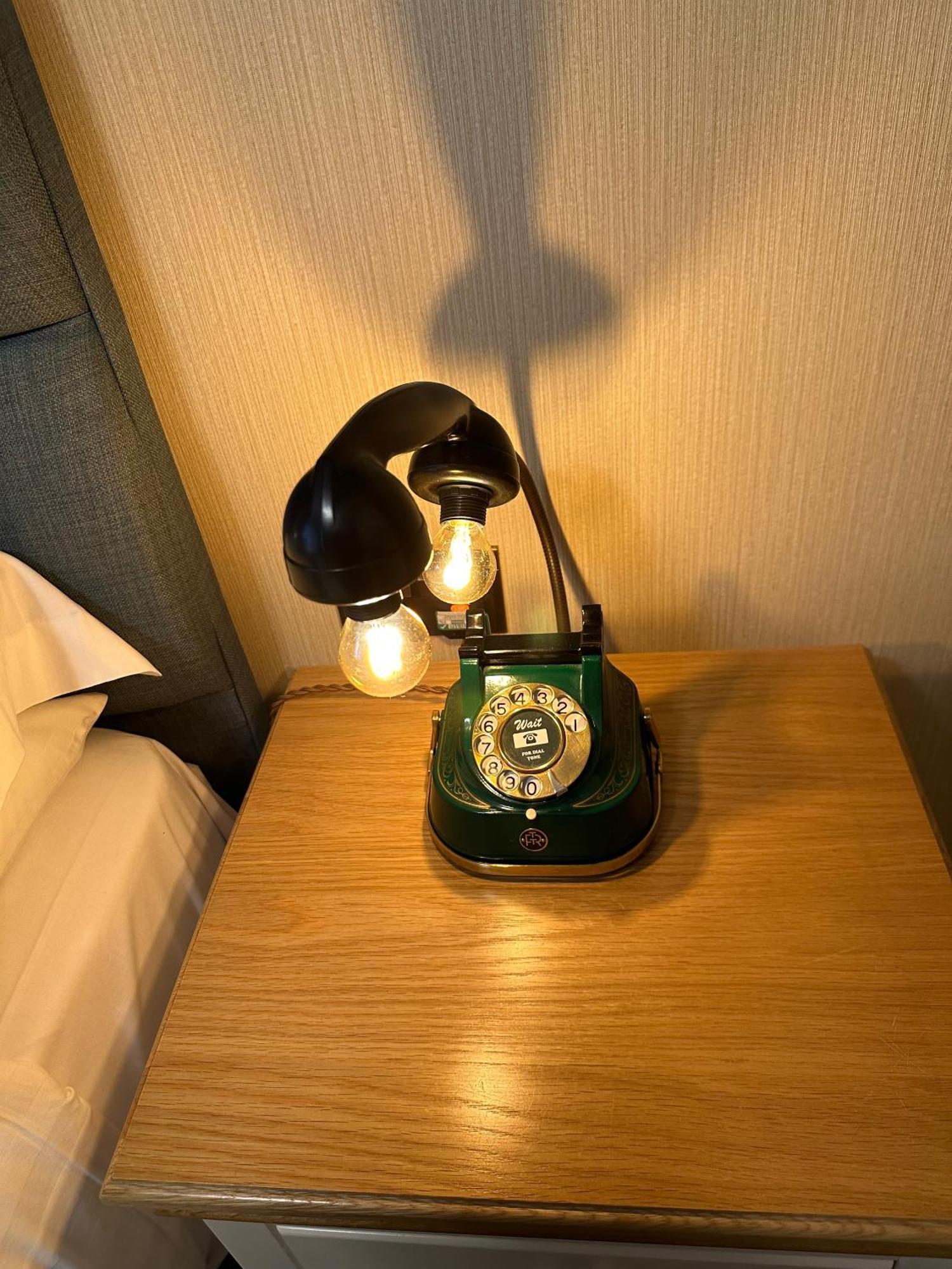 Chester House Guest House Exteriér fotografie A telephone lamp